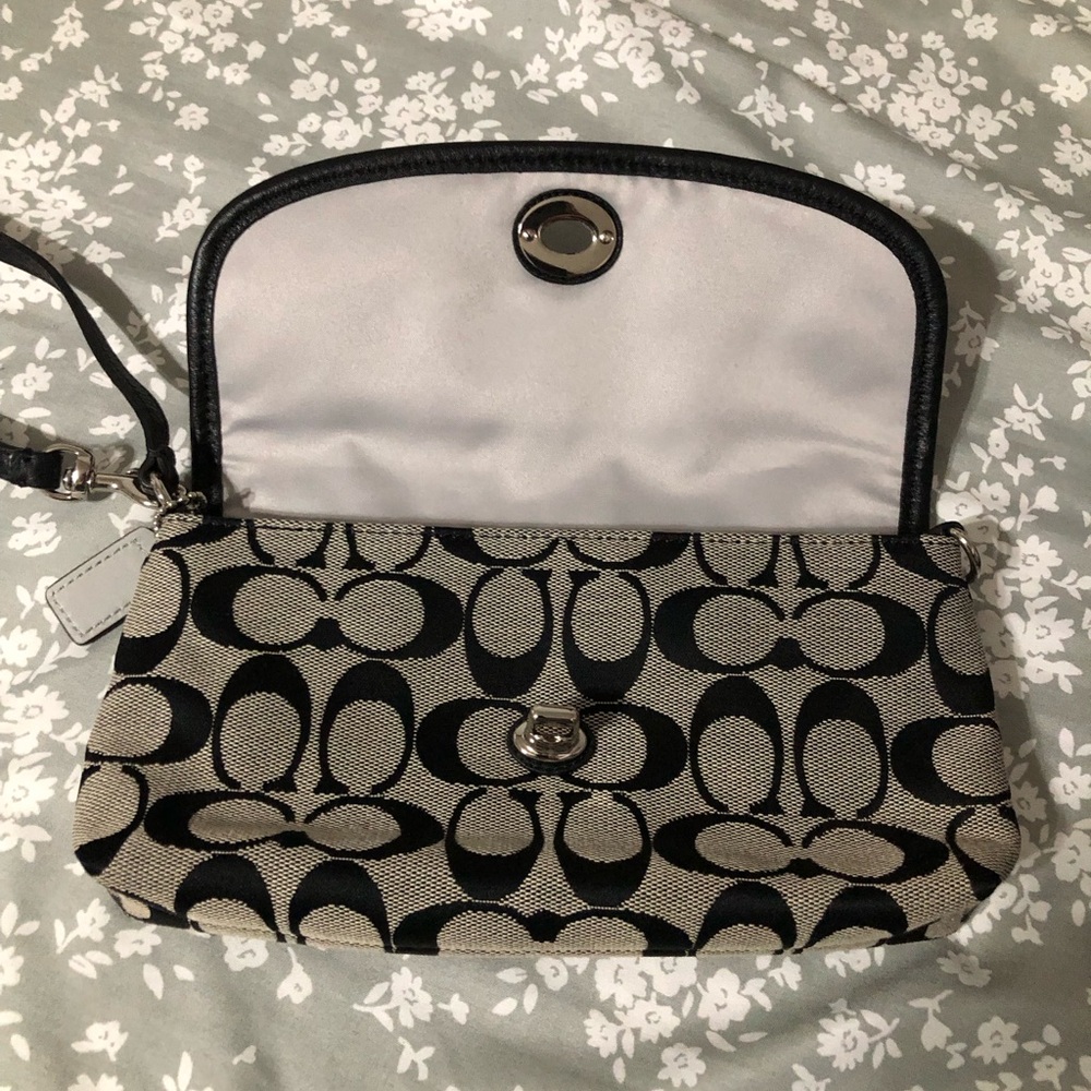 Coach wristlet - Picture 3 of 4